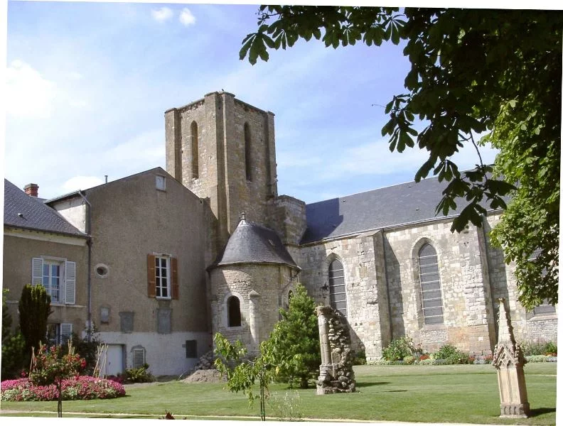 Vestiges de la Collégiale Saint-Georges