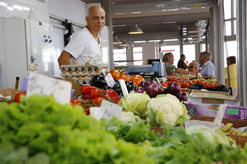 LES HALLES MUNICIPALES