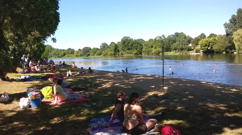 Aire de loisirs à Queaux
