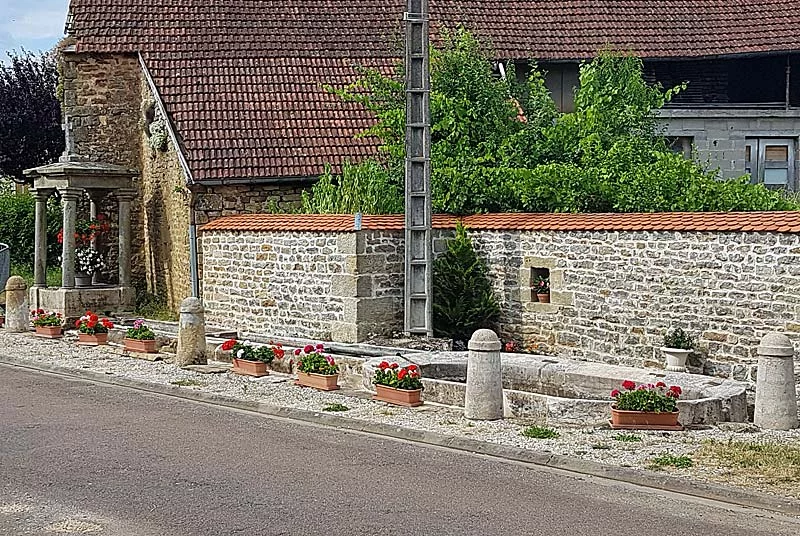 Fontaine de Troischamps