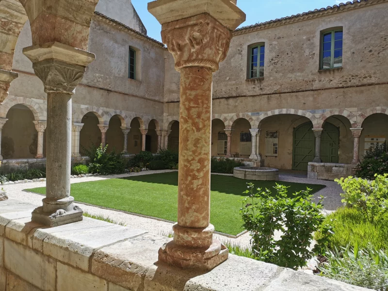 ABBAYE DE SAINT GENIS DES FONTAINES