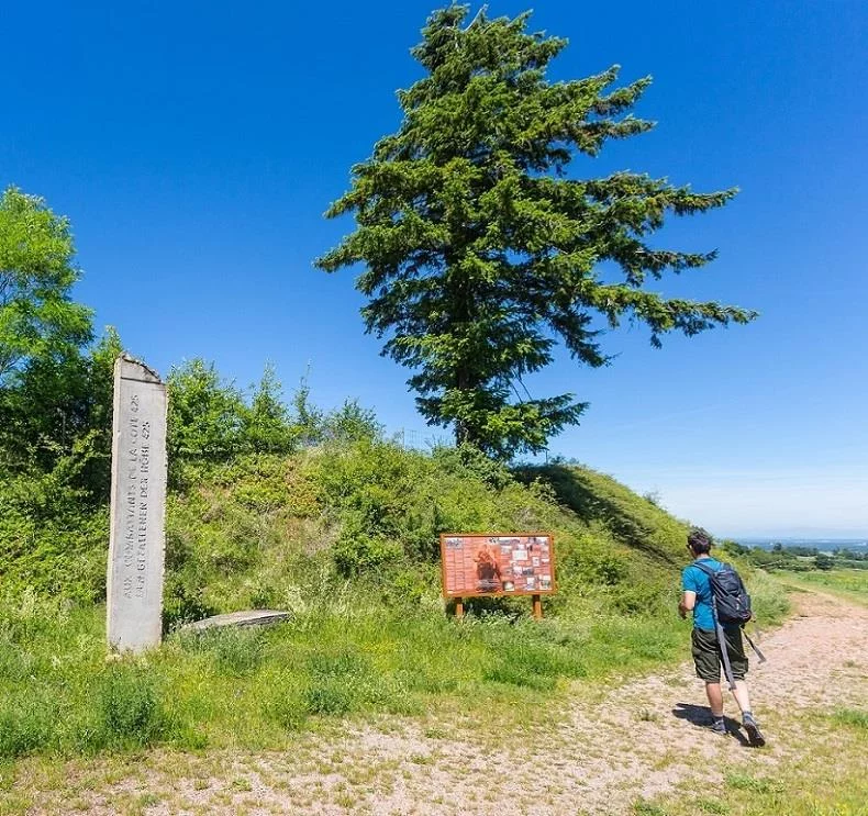 Le monument de la Côte 425