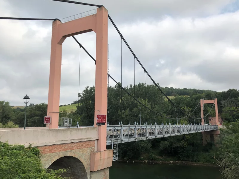 PONT SUSPENDU