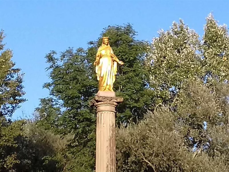 Le monument de la Vierge