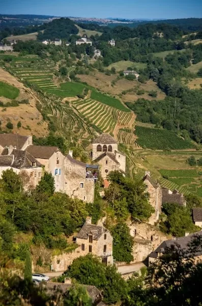 Site de Cassagnes-Comtaux, point de vue, table d'orientation et tables de pique-nique