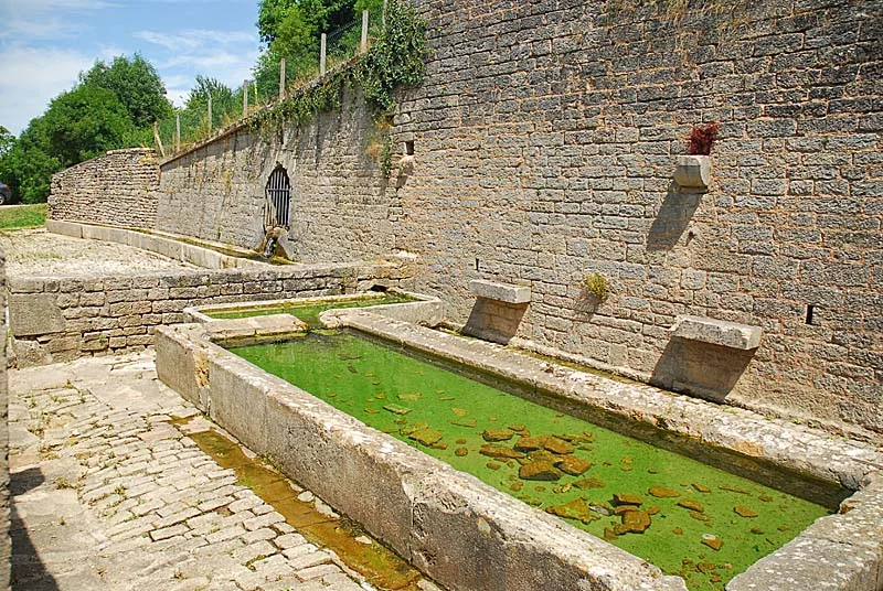FONTAINE ET LAVOIR DE SAINTS-GEOSMES