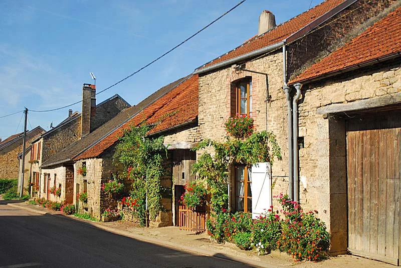 LA RUE DE LONGEAU