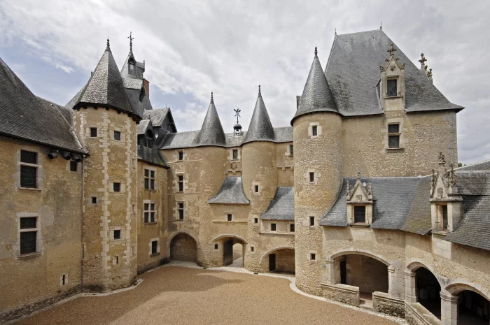 Château de fougères-sur-bièvre