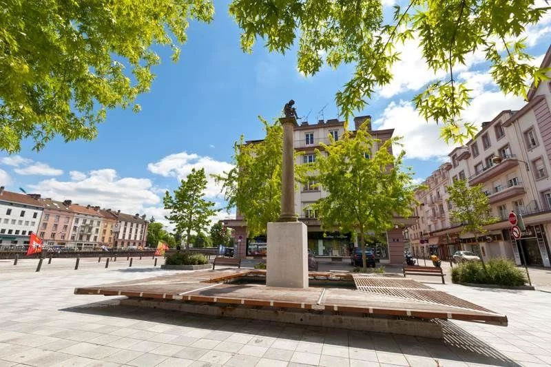 La place Pinau