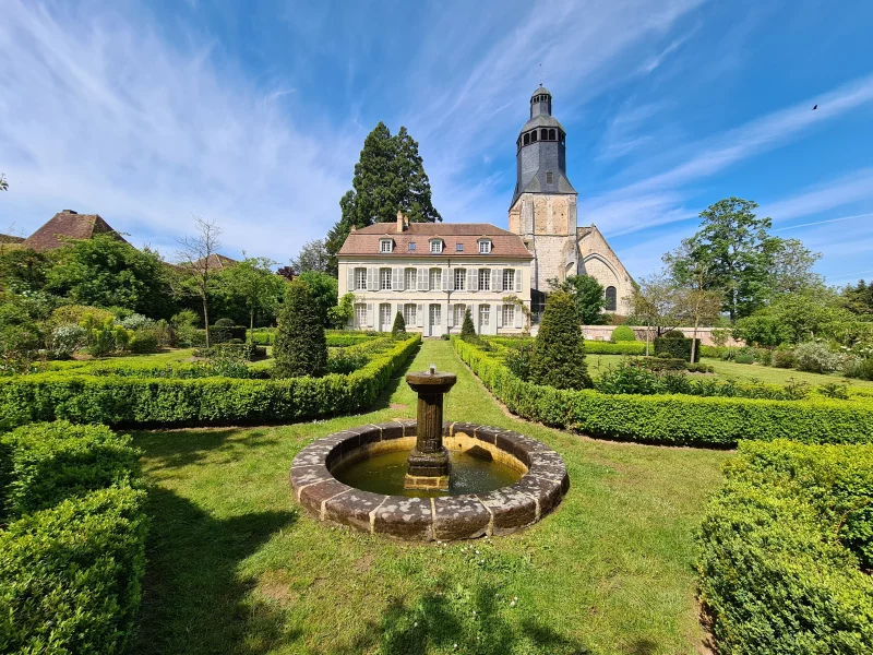 Collège royal et militaire de Thiron-Gardais, musée et jardin
