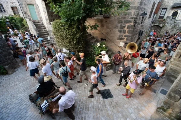 Grande parade swing