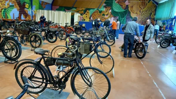 Exposition de rétrocyclettes à Saint-Salvadou