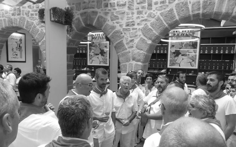 Chants basques au kiosque avec Airez