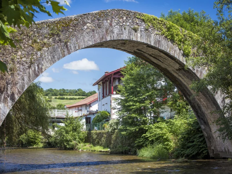 Antzerkia : théâtre en basque  : Geuretik sortuak