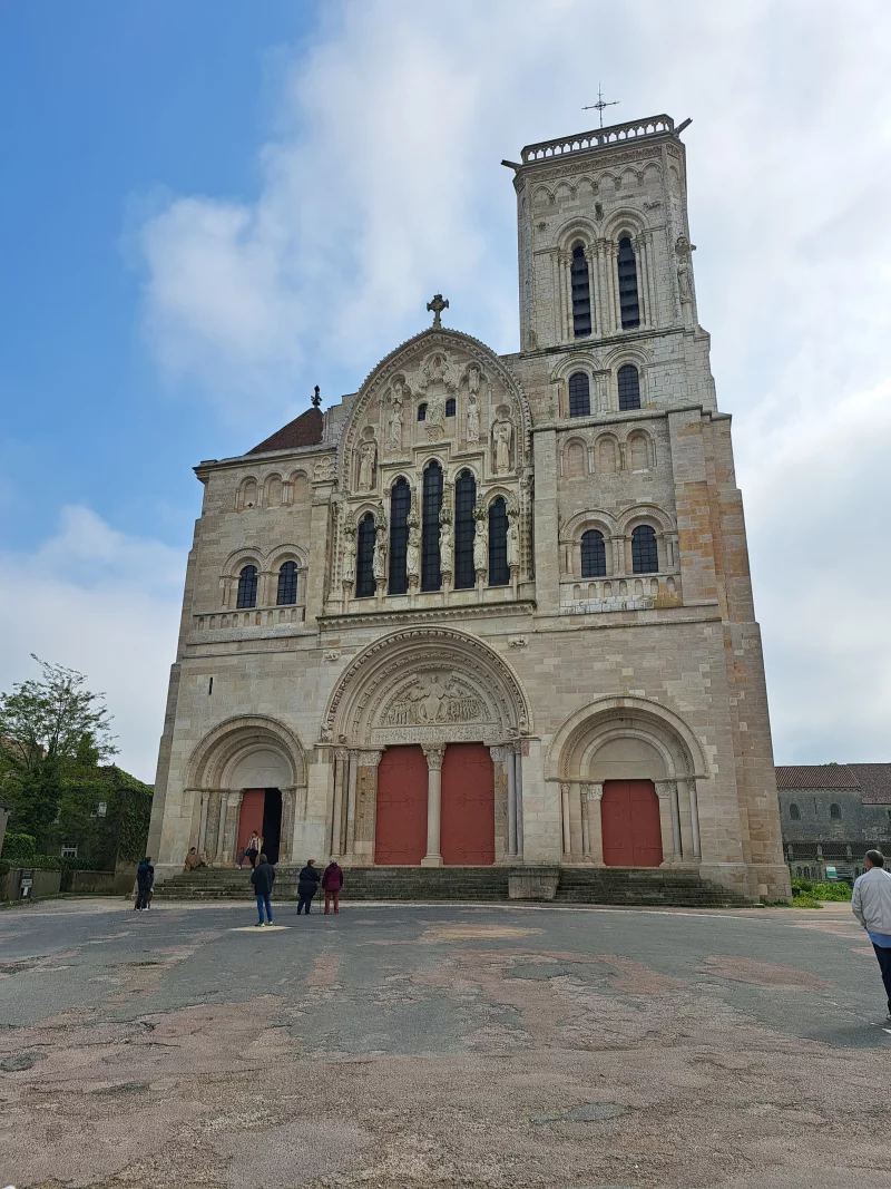 Visite guidée à Vézelay : Entre Ciel et Terre