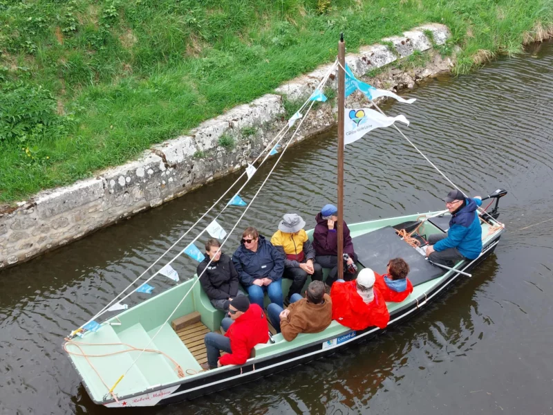 BOUCLES D'EAU DU CANAL D'ORLEANS - PROMENADE EN BATEAU et BALADE PEDESTRE