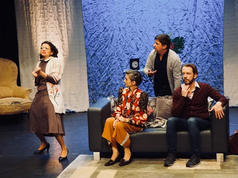 Comédie : un pyjama pour six