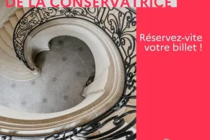 Visite de l'exposition "Les collections de la Comédie Française en tournée à Arnaga" par la Conservatrice