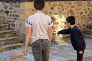 Jeux en bois sur le marché