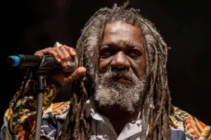 La Naute : Winston McAnuff feat Bazbaz & Crapy PP