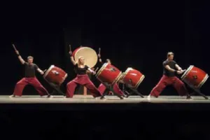 Concert de tambours japonais : Paris Taiko Ensemble