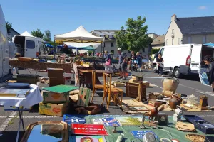 FOIRE À LA BROCANTE D'AUMONT-AUBRAC / 36ÈME ÉDITION