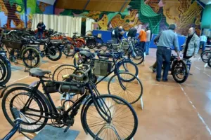 Exposition de rétrocyclettes à Saint-Salvadou