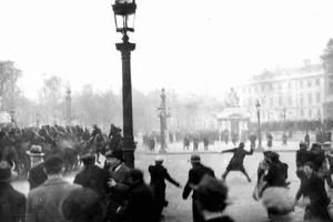 Démocraties En Péril, Le Spectre des Années 1930