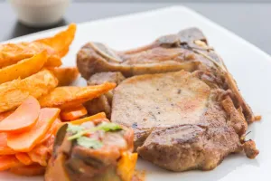 Repas autour du cochon par le Comité des fêtes et d'animations de Saint-Philippe-du-Seignal