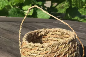 Vannerie spiralée cousue