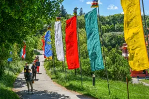 TASHI DELEK : MÉDITER POUR LA PAIX