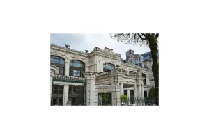 Fer forgé et savoir-faire : l'hôtel de France et le lycée Louis Barthou