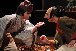 Caché dans son buisson de lavande, Cyrano sentait bon la lessive