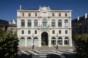 Les façades restaurées de l'hôtel de ville