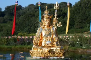 VISITE DU TEMPLE DU NÉ DU LOTUS, PADMASAMBHAVA