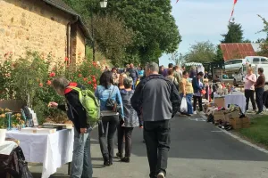 Vide-greniers village  au Pays de l'or