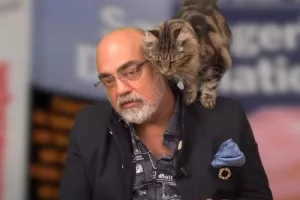 Pierre Jovanovic en dédicace à Vierzon