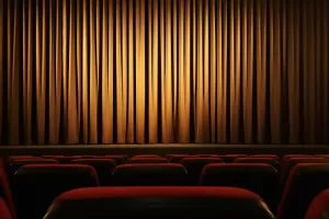 PIÈCE DE THÉÂTRE "PETIT MEURTRE EN FAMILLE"