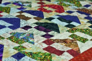 Atelier : faire revivre les monogrammes anciens sur une robe