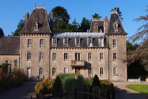 Reconstitution d'un poste de commandement au Château Bel Esnault